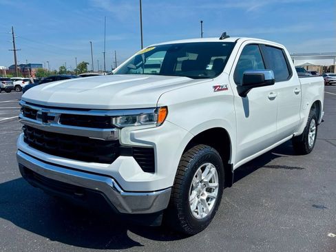 Used 2022 Chevrolet Silverado 1500 LT w/ Z71 Off-Road Package AWD/4WD image 3