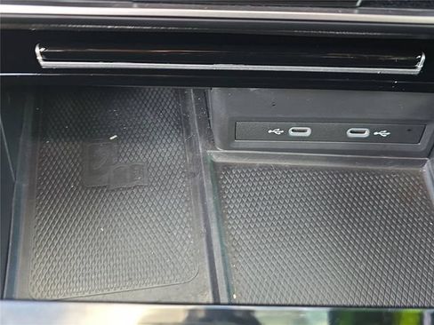 Used 2024 Volkswagen Atlas Cross Sport SE FWD image 19