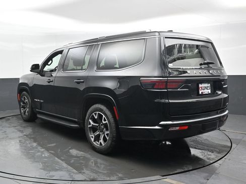 Used 2024 Jeep Wagoneer Series III AWD/4WD image 9