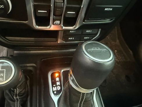 Used 2020 Jeep Gladiator Overland image 24