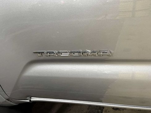 Used 2019 Toyota Tacoma SR5 AWD/4WD image 24