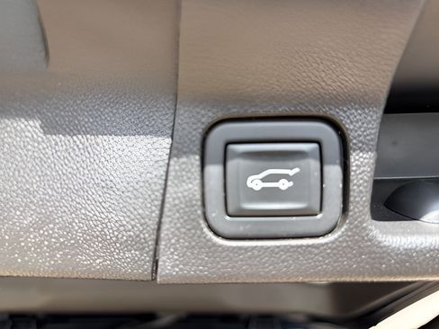 Used 2021 GMC Acadia SLE w/ Driver Convenience Package FWD image 45
