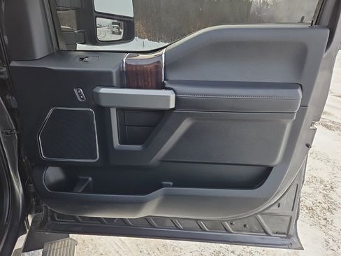 Used 2017 Ford F350 Platinum w/ Platinum Ultimate Package image 43