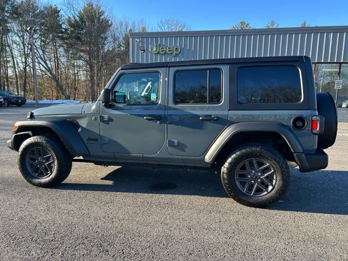 Used 2025 Jeep Wrangler Sport S image 15