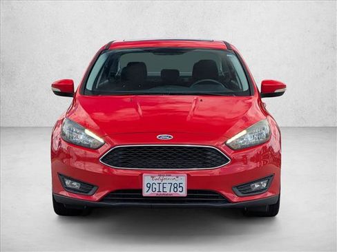 Used 2017 Ford Focus SEL w/ Cold Weather Package FWD image 2
