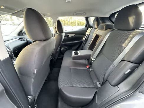 Used 2022 Nissan Rogue Sport S image 16