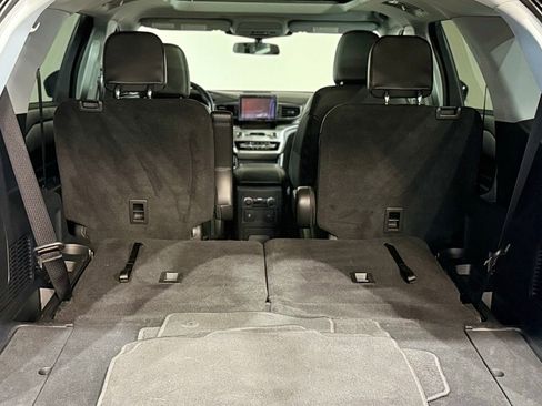 Used 2022 Ford Explorer XLT w/ Equipment Group 202A image 38