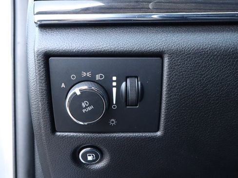 Used 2021 Jeep Grand Cherokee Overland image 18