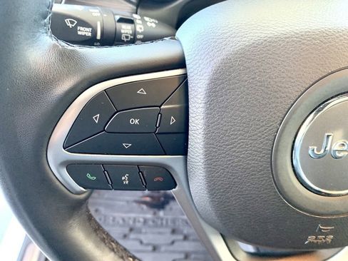 Used 2020 Jeep Grand Cherokee Limited w/ Luxury Group II image 34