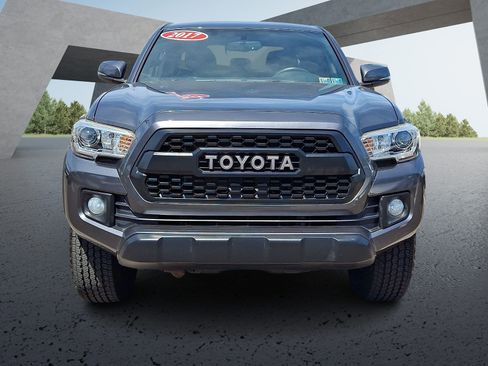 Used 2017 Toyota Tacoma TRD Off-Road w/ Tow Package (A/T) AWD/4WD image 2