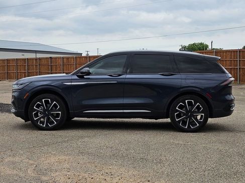 Used 2024 Lincoln Nautilus Reserve AWD/4WD image 8