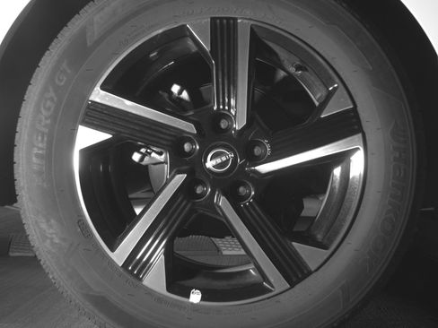 Used 2025 Nissan Sentra SV FWD image 15
