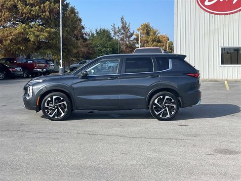 Used 2024 Mitsubishi Outlander FWD image 2