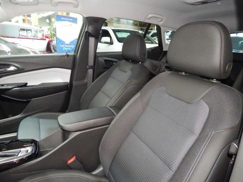 Used 2025 Chevrolet Trax LT w/ Driver Confidence Package image 19