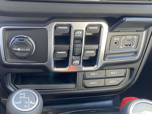 New 2025 Jeep Gladiator High Tide image 29