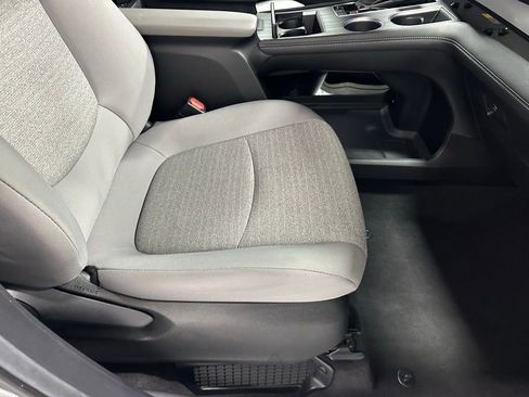Used 2025 Toyota Sienna LE image 64