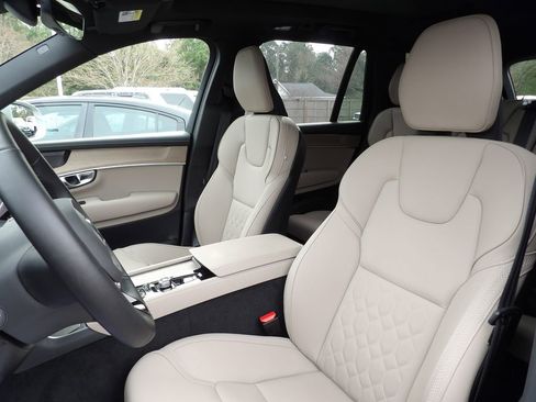 Certified 2025 Volvo XC90 B6 Plus image 13