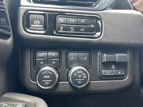 Used 2025 GMC Yukon AT4 Ultimate AWD/4WD image 14