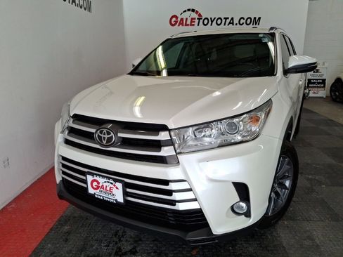 Used 2019 Toyota Highlander XLE image 2