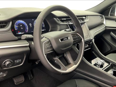 New 2025 Jeep Grand Cherokee Laredo X image 4