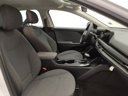 Used 2025 Kia K4 FWD image 21
