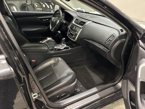 Used 2017 Nissan Altima 2.5 SL w/ Moonroof Package image 19