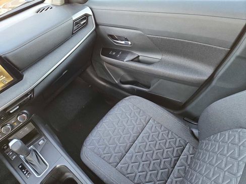 Used 2025 Nissan Kicks SV image 14