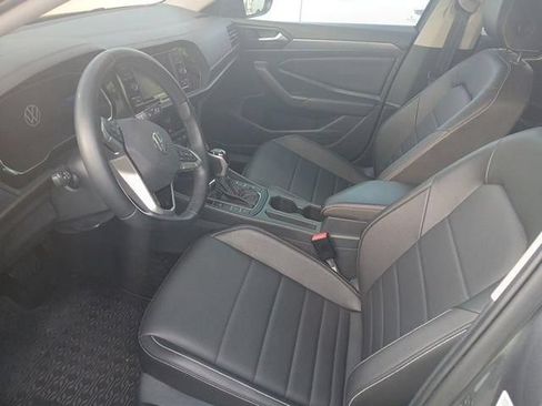 Used 2023 Volkswagen Jetta SE FWD image 4