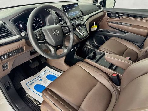 Used 2026 Honda Odyssey Touring image 11