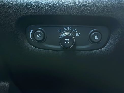 Used 2021 Chevrolet Traverse LT w/ LPO, Cargo Package AWD/4WD image 20