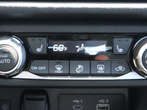 New 2025 Nissan Versa SR w/ Trunk Package image 16