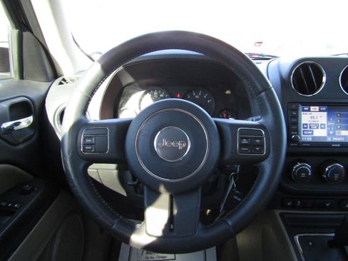 Used 2012 Jeep Patriot Latitude w/ Sun/Sound Group FWD image 10