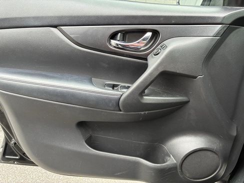 Used 2018 Nissan Rogue SV FWD image 15