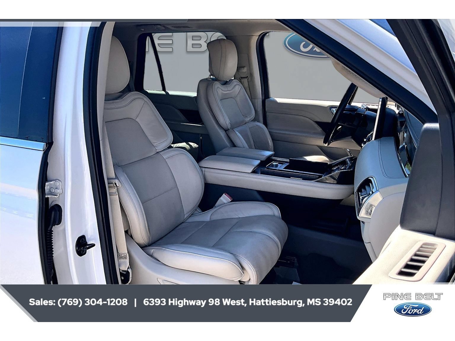 Used 2018 Lincoln Navigator Select w/ Technology Package RWD image 6