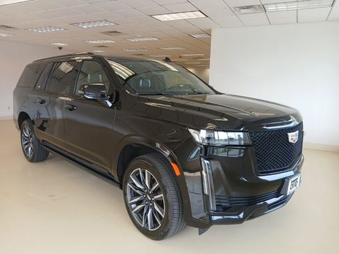 Certified 2022 Cadillac Escalade ESV Sport Platinum w/ LPO, Floor Liner Package AWD/4WD image 2
