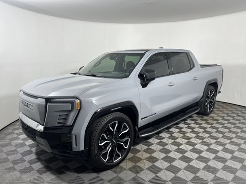 Used 2025 GMC Sierra EV Denali AWD/4WD image 9