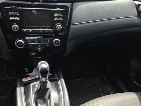Used 2017 Nissan Rogue S AWD/4WD image 15