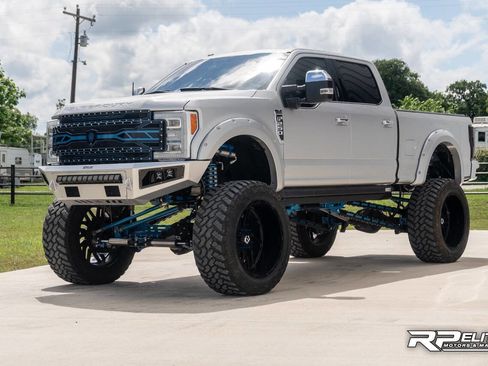 Used 2017 Ford F250 Platinum w/ Platinum Ultimate Package image 9