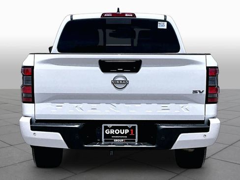 Used 2024 Nissan Frontier SV w/ SV Convenience Package RWD image 5