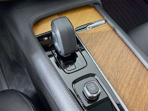 Used 2023 Volvo XC90 B5 Plus w/ Protection Package Premier image 17