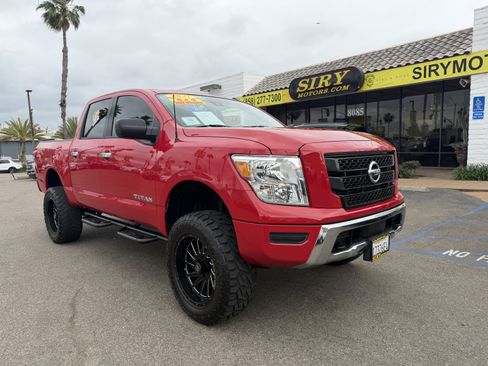 Used 2021 Nissan Titan SV w/ Accessory Utility Package AWD/4WD image 1