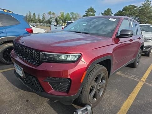 Used 2023 Jeep Grand Cherokee Altitude AWD/4WD image 18