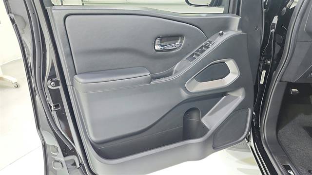 Certified 2025 Nissan Frontier SV RWD image 24