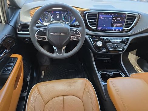 Used 2022 Chrysler Pacifica Pinnacle FWD image 14