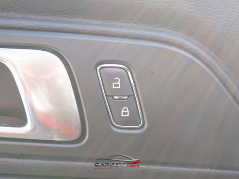 Used 2020 Ford Mustang Premium image 34