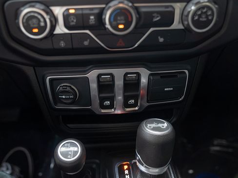 Used 2019 Jeep Wrangler Sport AWD/4WD image 12