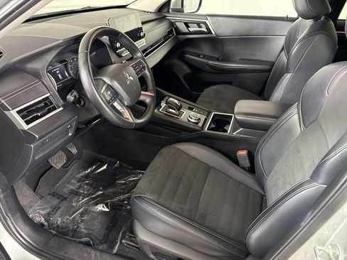 Used 2024 Mitsubishi Outlander SE image 17