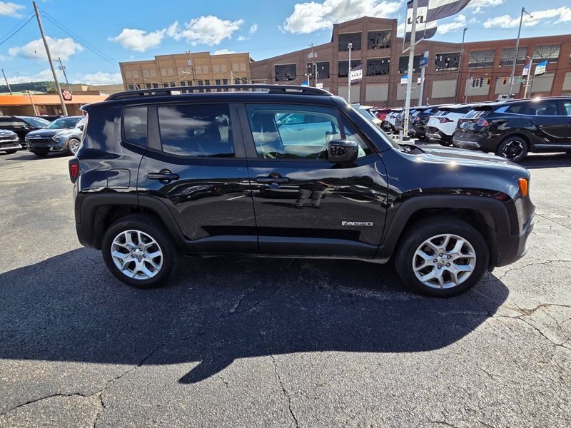 Used 2017 Jeep Renegade Latitude AWD/4WD image 8