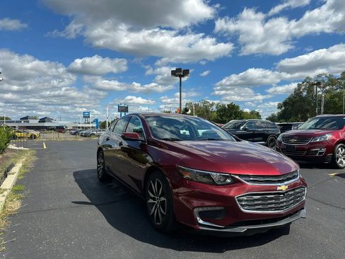 Used 2016 Chevrolet Malibu LT w/ Leather Package FWD image 3