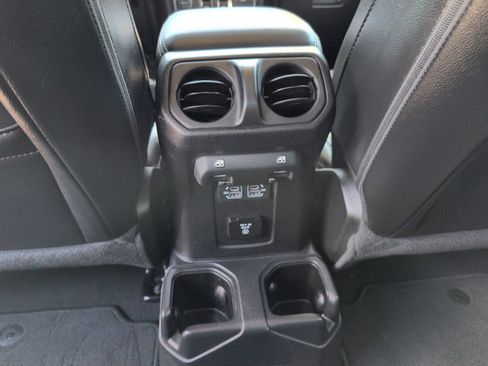 Used 2021 Jeep Gladiator Overland w/ Popular Equipment Package AWD/4WD image 17